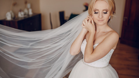 The Ultimate Guide to Wedding Dress Silhouettes